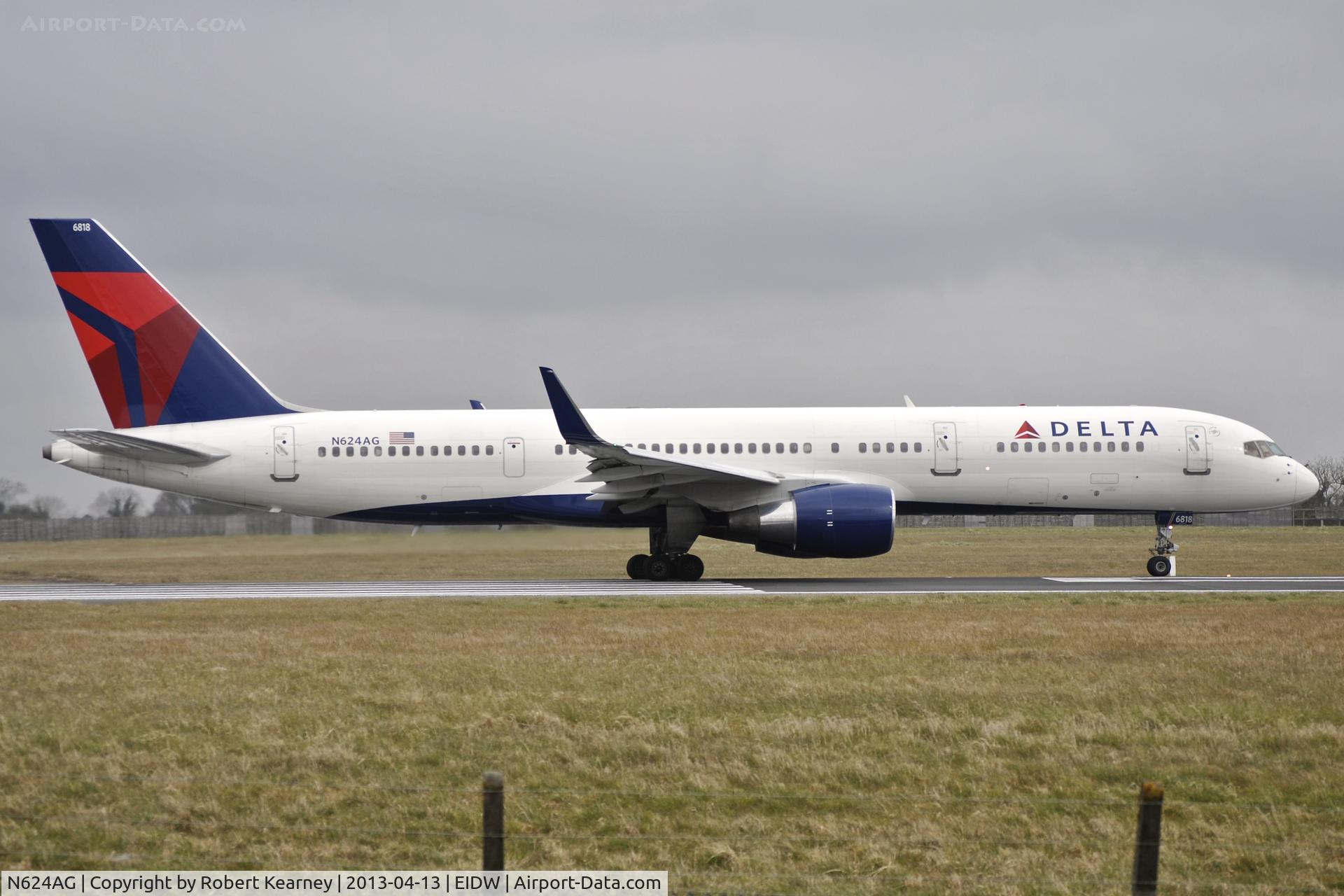N624AG, 1993 Boeing 757-2Q8 C/N 25624, Lining up r/w 10