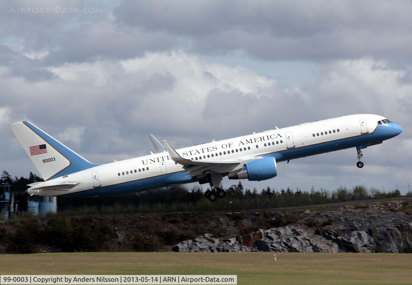 99-0003, 1998 Boeing C-32A (757-200) C/N 29027, Departing runway 19L. Next stop Kiruna in northern Sweden.