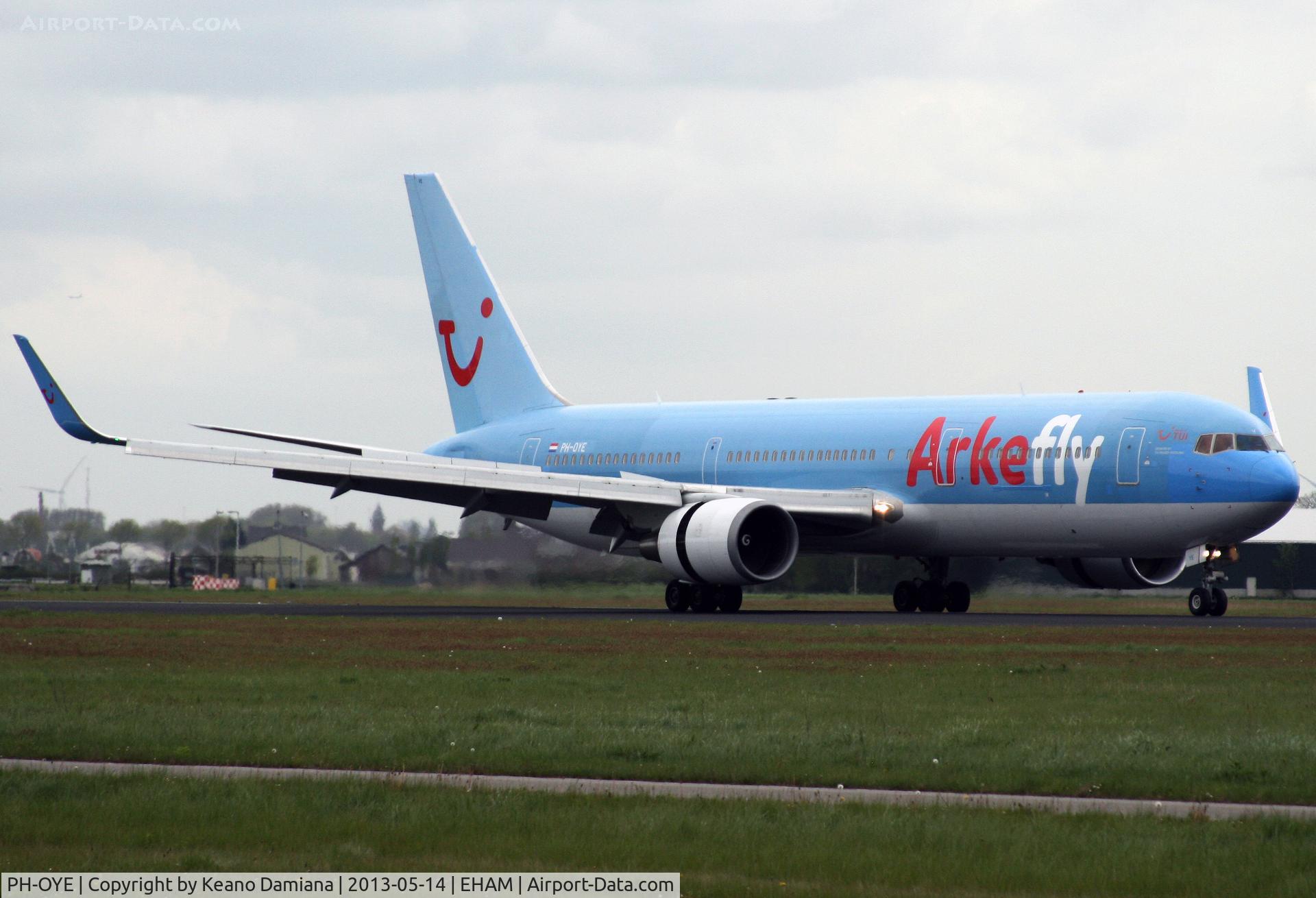 PH-OYE, 1998 Boeing 767-304/ER C/N 28979, Landing on the Polderbaan