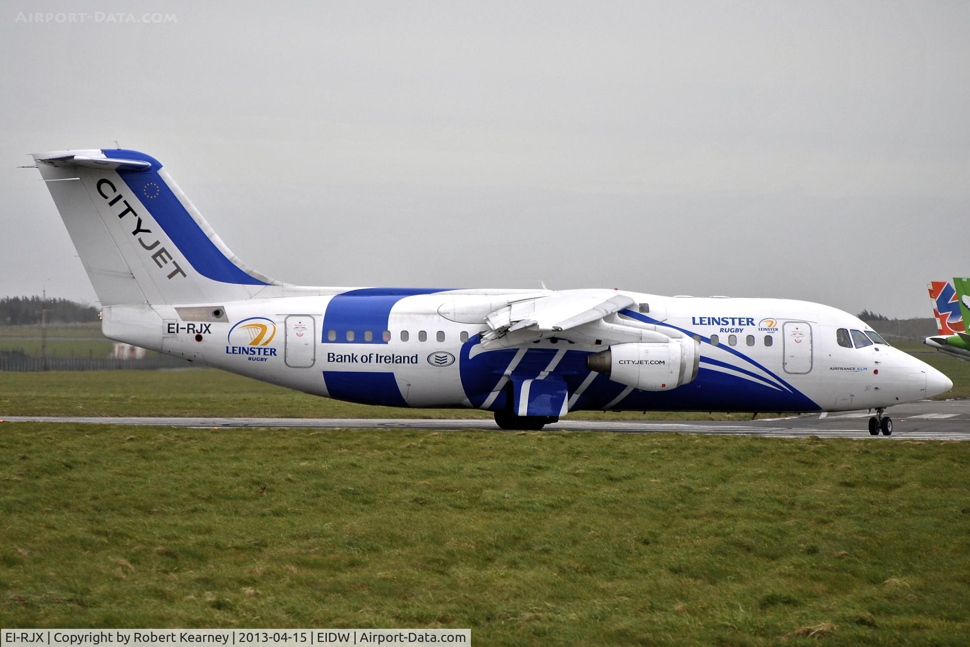 EI-RJX, 2000 BAe Systems Avro 146-RJ85A C/N E.2372, Lining up r/w 16