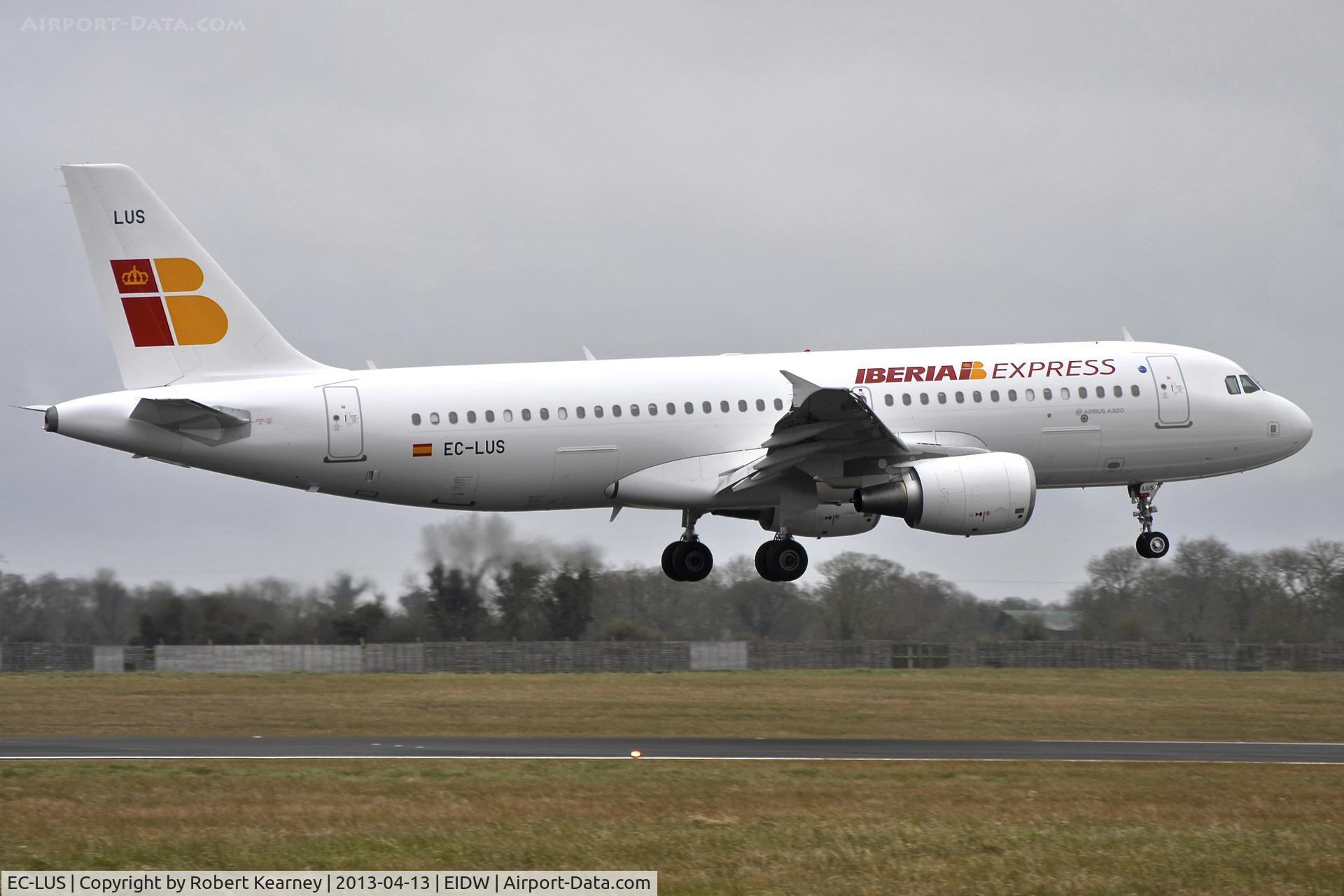 EC-LUS, 2013 Airbus A320-216 C/N 5501, About to touch down on r/w 10
