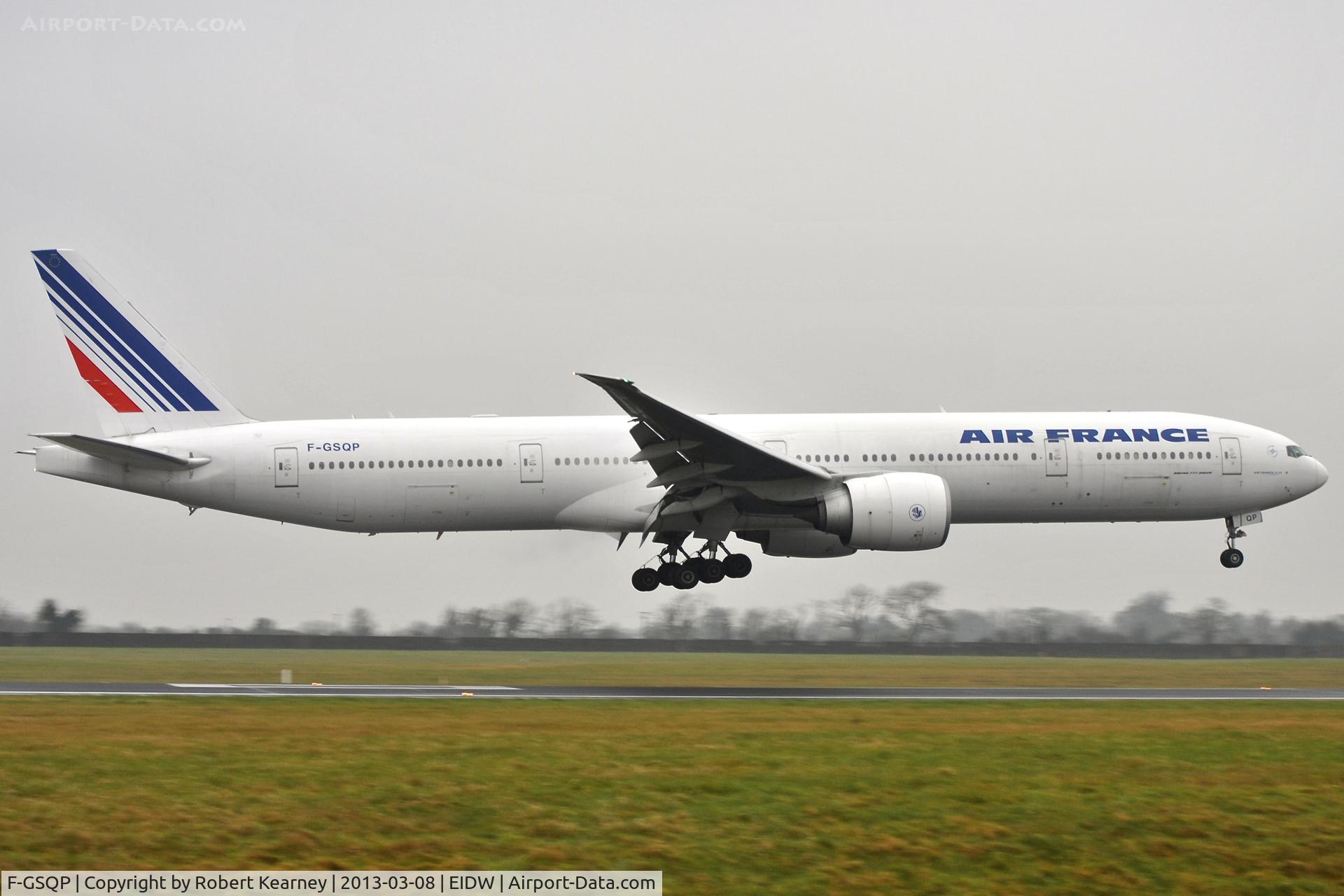 F-GSQP, 2006 Boeing 777-328/ER C/N 35676, About to touch down r/w 10