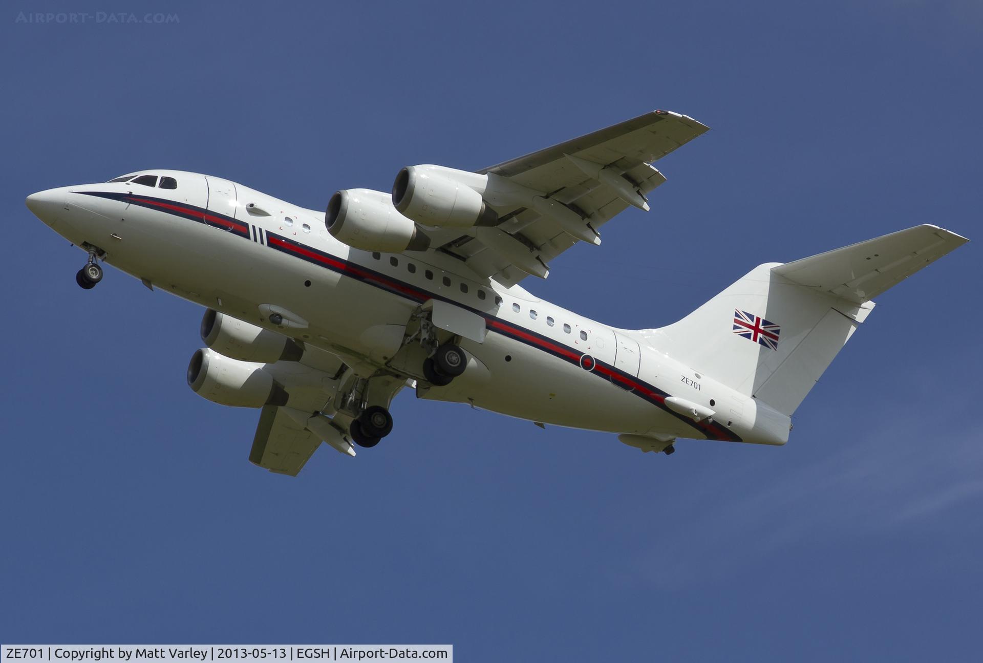 ZE701, 1985 British Aerospace BAe.146 CC.2 C/N E1029, Performing a go-around at NWI...