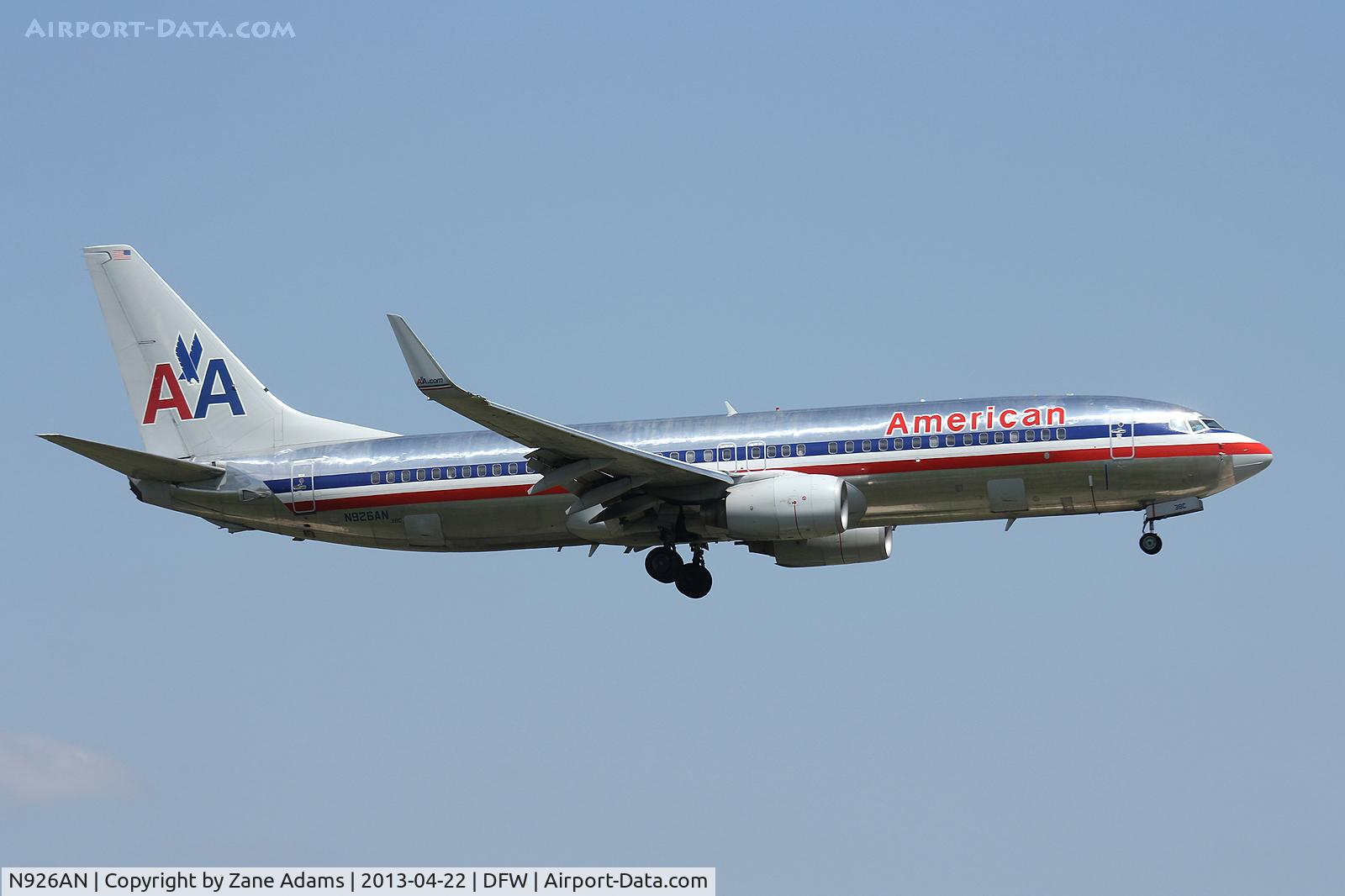 N926AN, 2000 Boeing 737-823 C/N 29527, American Airlines at DFW Airport