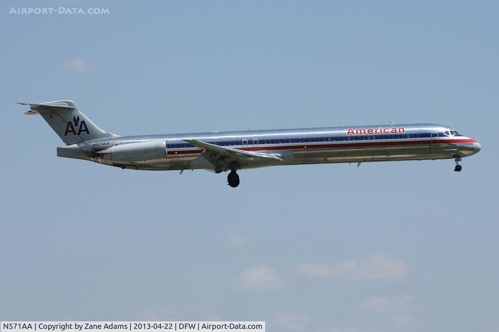 N571AA, 1987 McDonnell Douglas MD-83 (DC-9-83) C/N 49353, American Airlines at DFW Airport