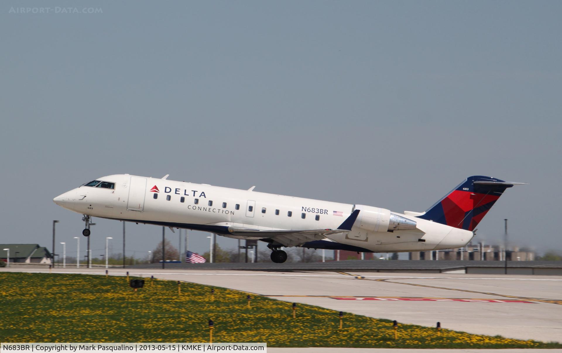 N683BR, 2002 Bombardier CRJ-200ER (CL-600-2B19) C/N 7692, CL-600-2B19