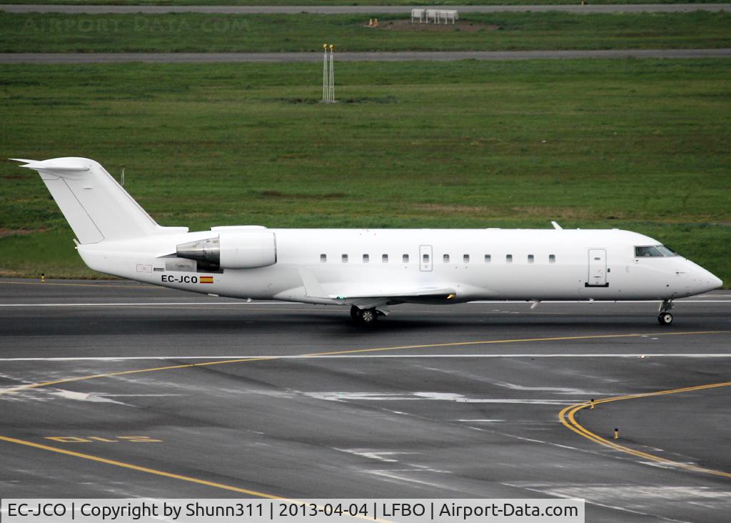 EC-JCO, 2004 Bombardier CRJ-200ER (CL-600-2B19) C/N 7984, Lining up rwy 14R in all white c/s now...