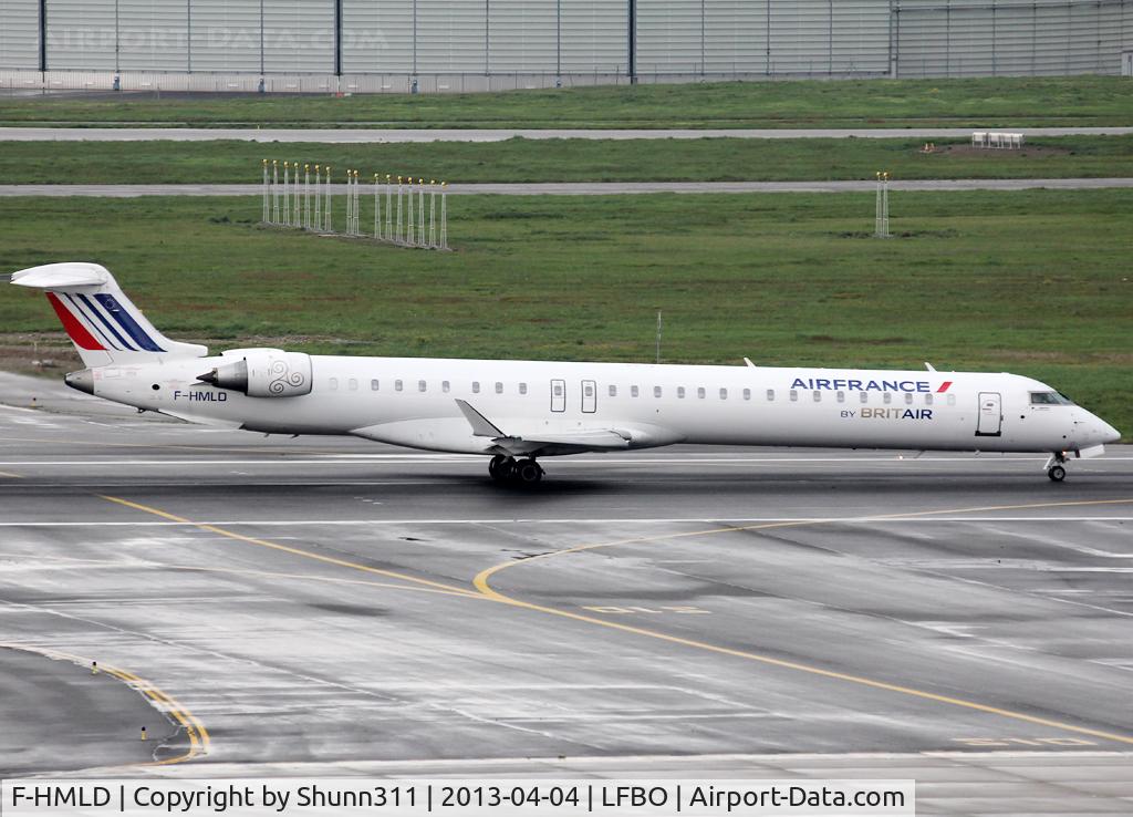 F-HMLD, 2010 Bombardier CRJ-1000EL NG (CL-600-2E25) C/N 19007, Lining up rwy 14R