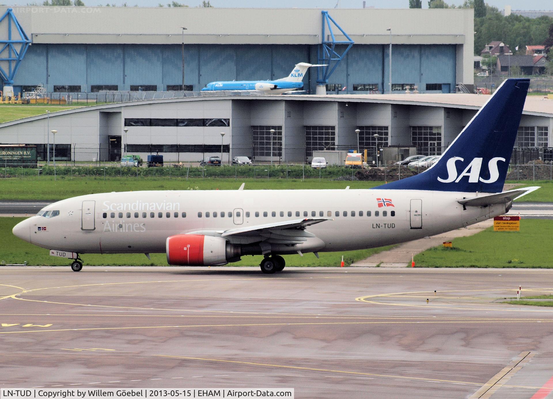 LN-TUD, 1998 Boeing 737-705 C/N 28217, Taxi to runway 24 on Schiphol Airport for take off.