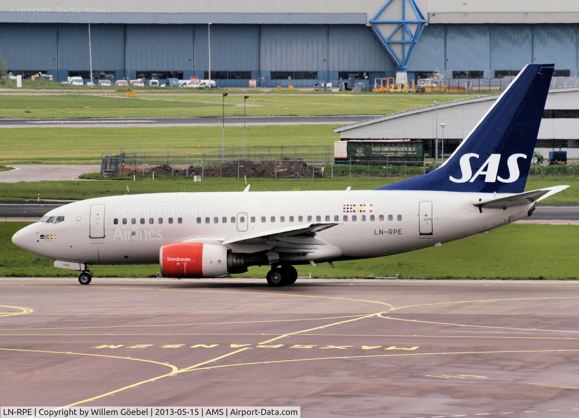 LN-RPE, 1999 Boeing 737-683 C/N 28306, Taxi to runway 24 on Schiphol Airport for take off.