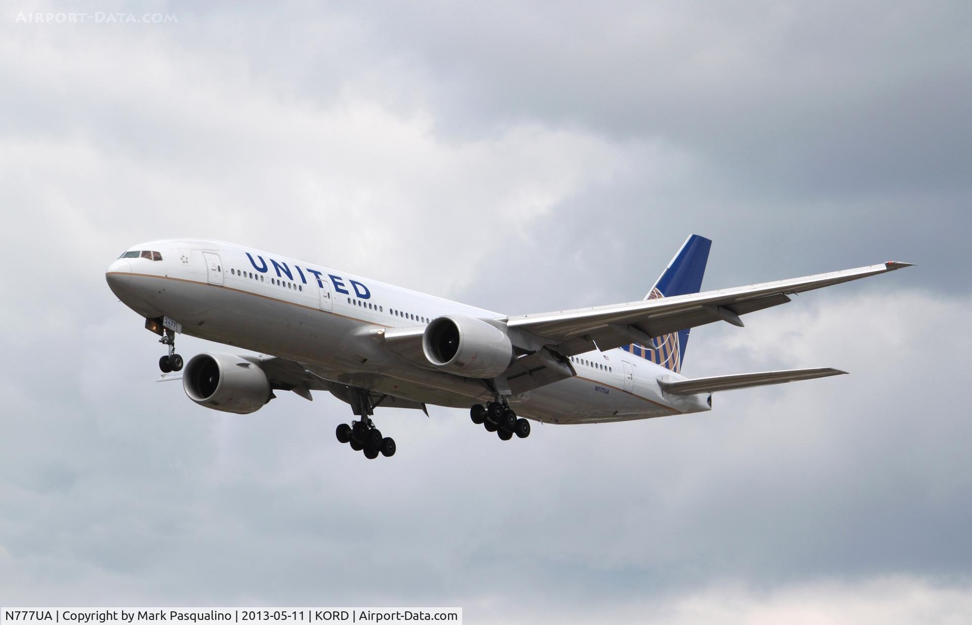 N777UA, 1995 Boeing 777-222 C/N 26916, Boeing 777-200