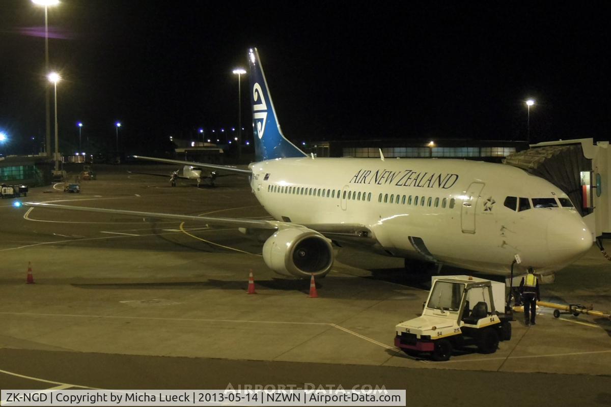 ZK-NGD, 1998 Boeing 737-3U3 C/N 28732, At Wellington