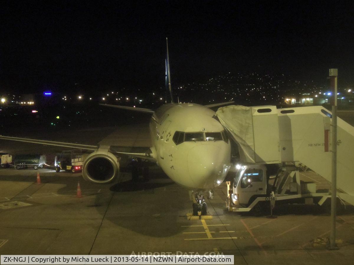ZK-NGJ, 1999 Boeing 737-319 C/N 25609, At Wellington