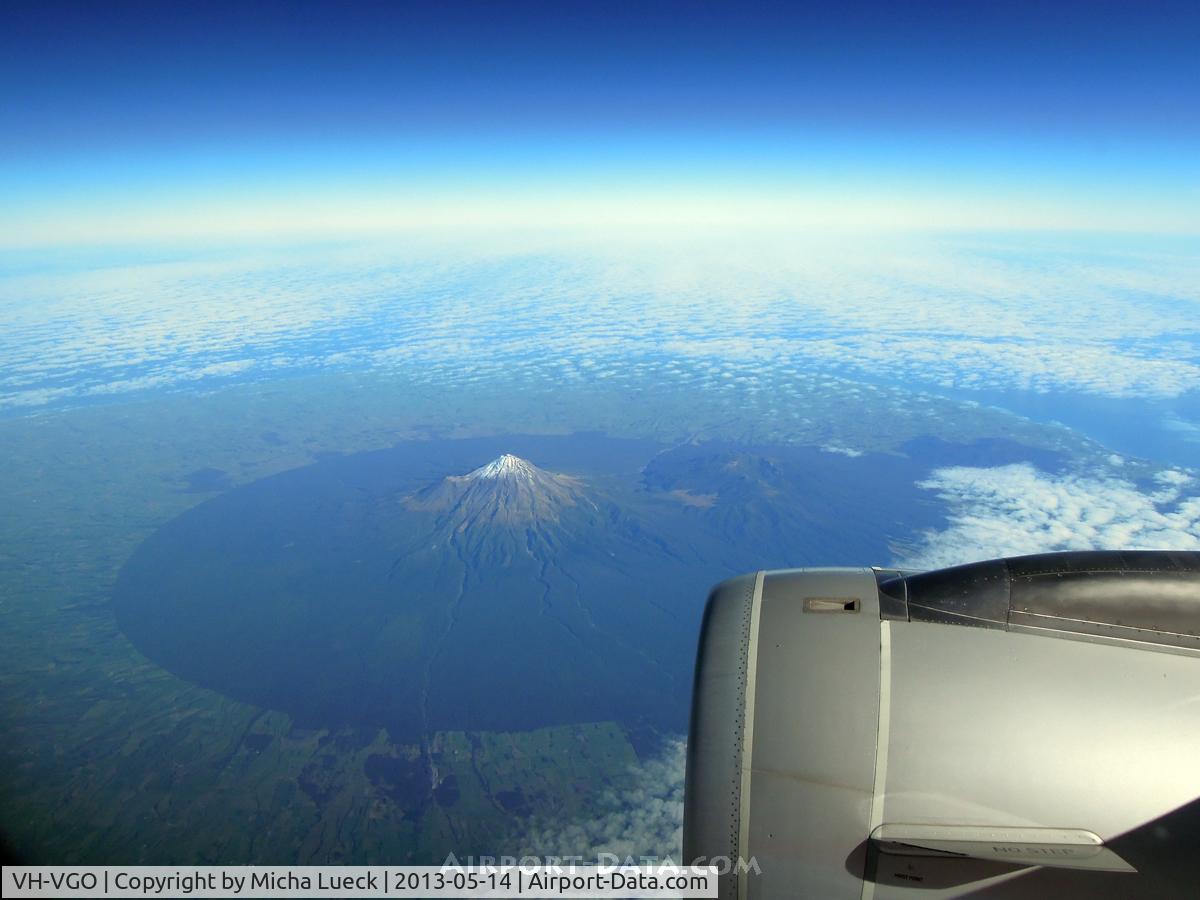 VH-VGO, 2010 Airbus A320-232 C/N 4356, Amazing view on Mt Taranaki (AKL-WLG)