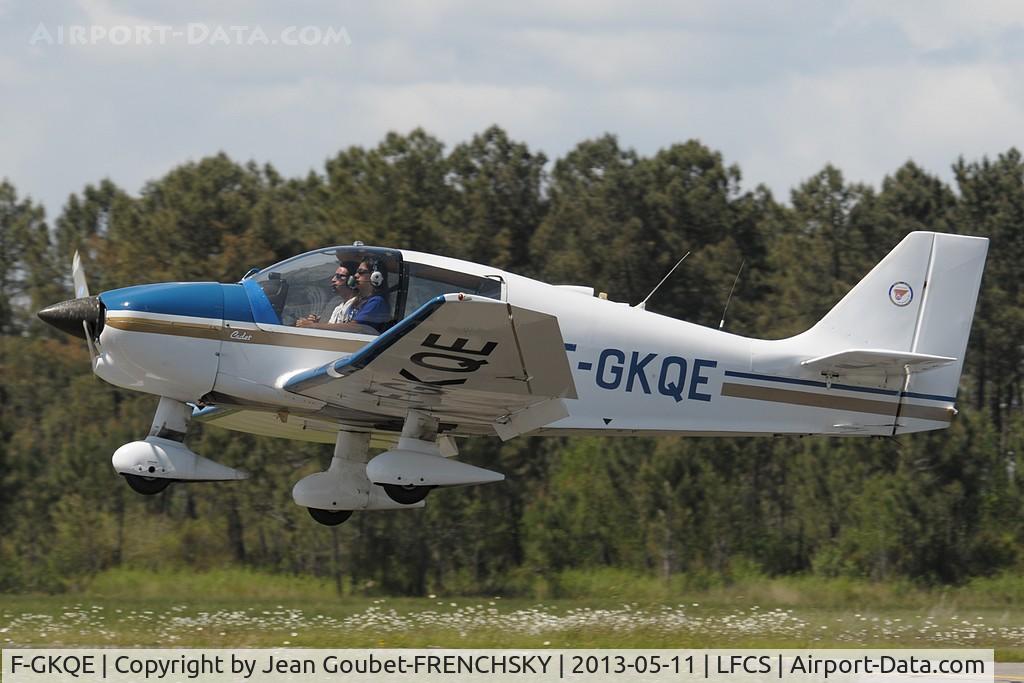 F-GKQE, Robin DR-400-100 Cadet C/N 2049, touch and go