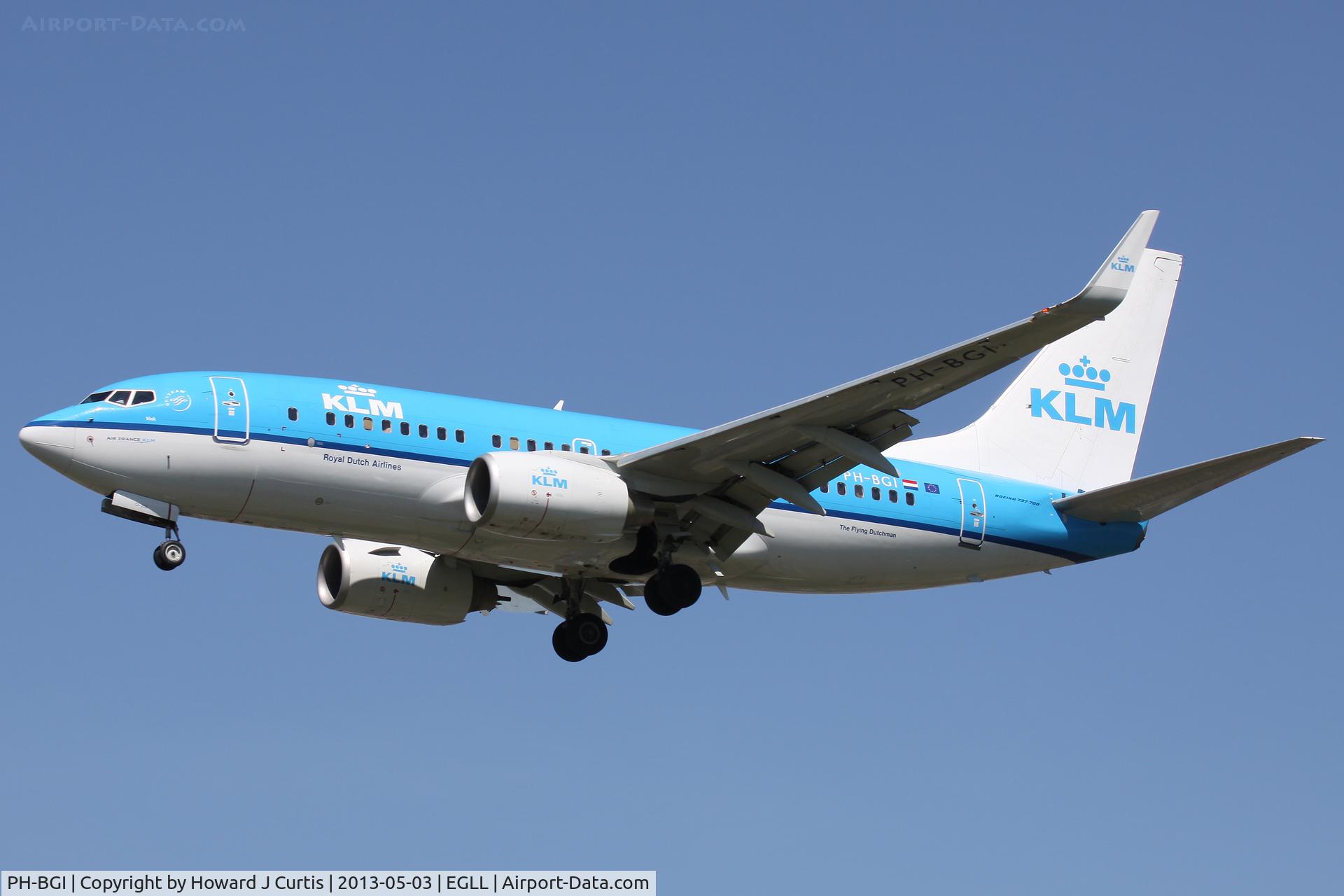 PH-BGI, 2010 Boeing 737-7K2 C/N 30364, KLM, on approach to runway 27L.