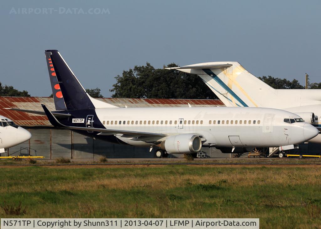 N571TP, 1998 Boeing 737-36N C/N 28571, Parked otside EAS facility and waiting a new owner...
