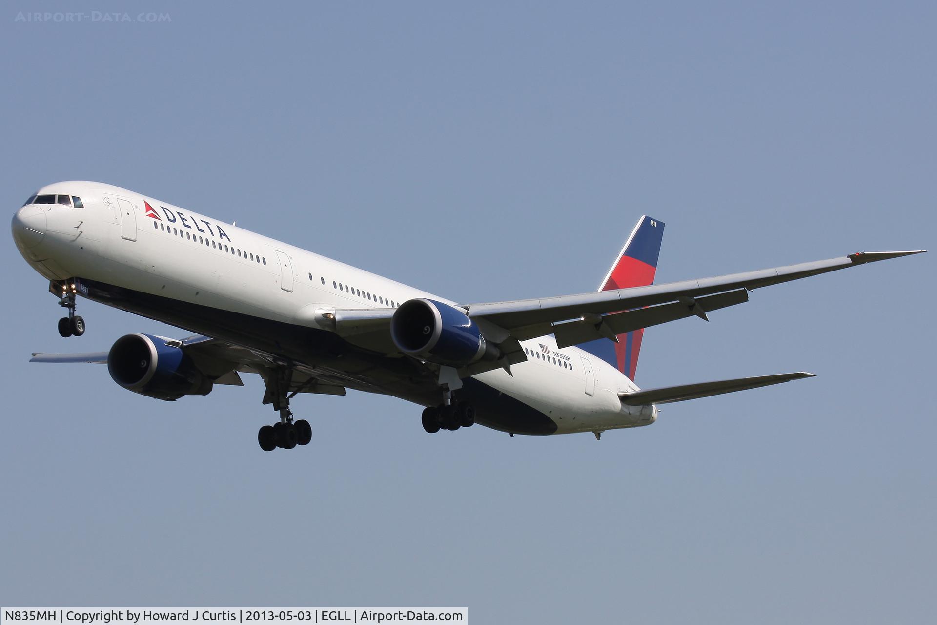 N835MH, 2000 Boeing 767-432/ER C/N 29708, Delta Airlines, on approach to runway 27L.