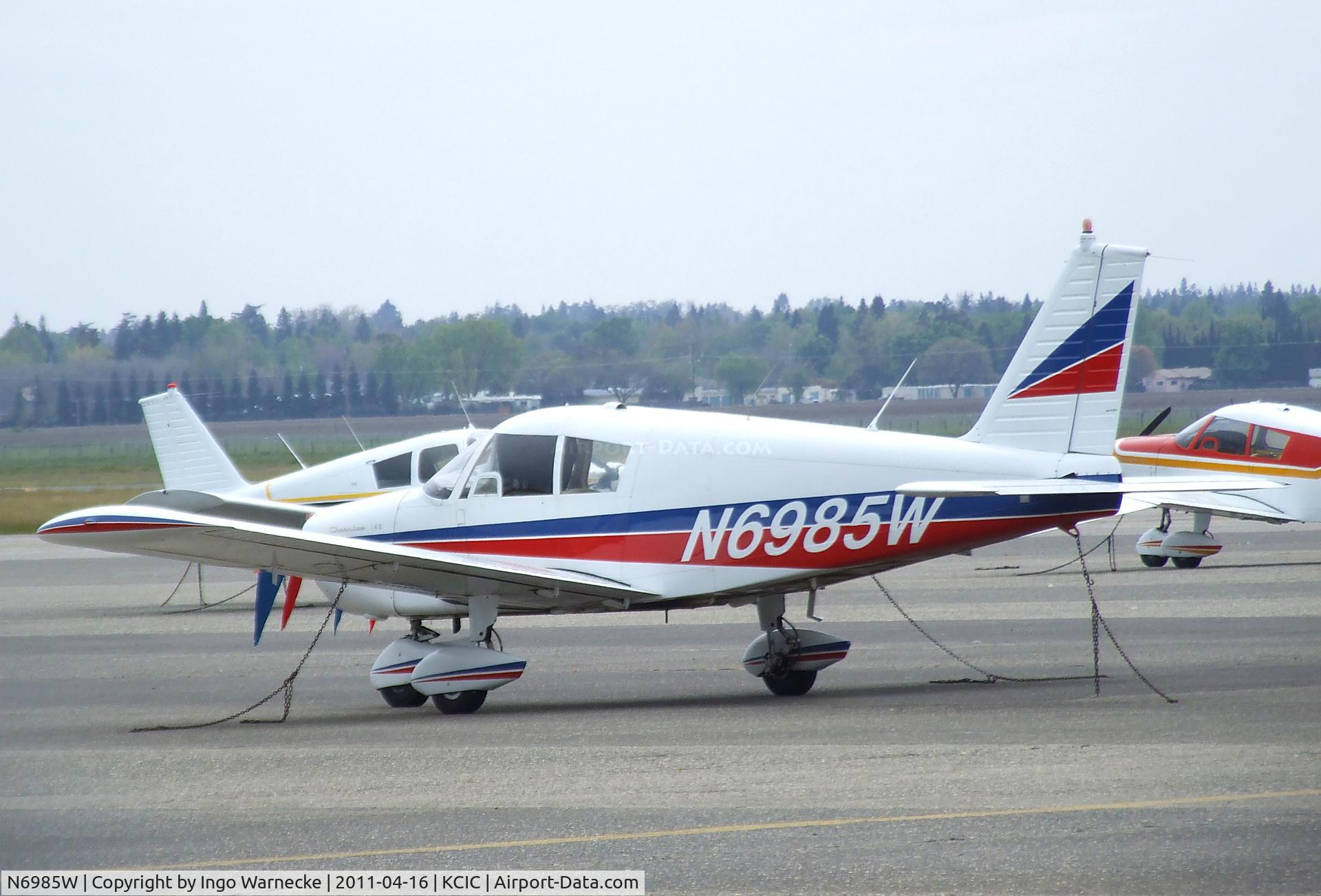 N6985W, 1965 Piper PA-28-140 C/N 28-21183, Piper PA-28-140 Cherokee at Chico municipal airport