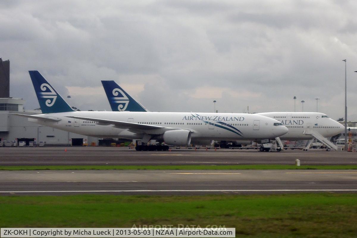 ZK-OKH, 2007 Boeing 777-219/ER C/N 34379, At Auckland