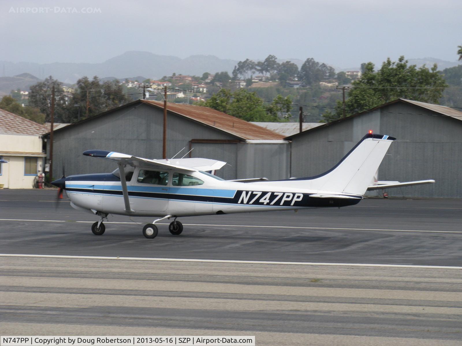 N747PP, 1980 Cessna 182R Skylane C/N R18201587, 1980 Cessna 182R SKYLANE RG, Lycoming O-540-J3C5D 235 Hp, takeoff roll Rwy 22