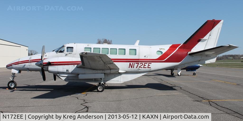 N172EE, 1981 Beech C99 Airliner C/N U-172, Beech C-99 of Bemidji Aviation on the line.