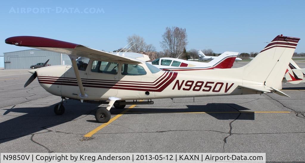 N9850V, 1974 Cessna 172M C/N 17264532, Cessna 172M Skyhawk on the line.