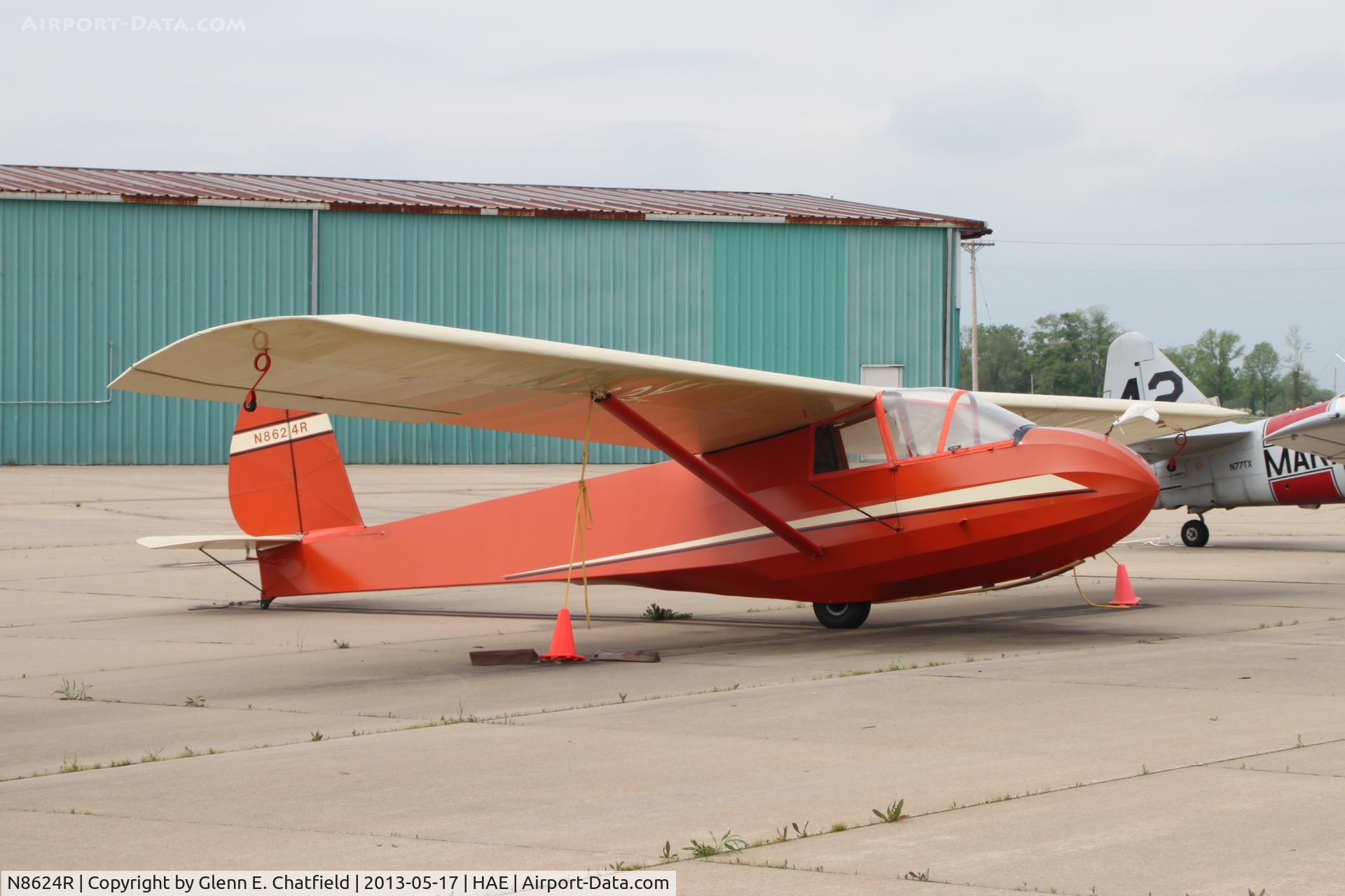 N8624R, 1961 Schweizer SGU 2-22 C/N 123, One of two gliders on the ramp