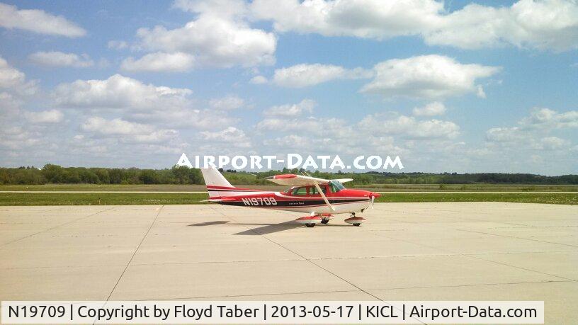 N19709, 1972 Cessna 172L C/N 17260690, Just landed one of the few times this plane flies