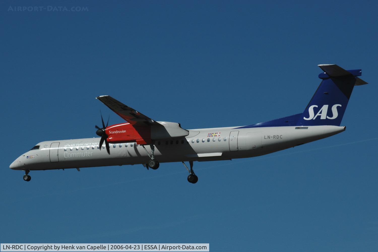 LN-RDC, 2000 De Havilland Canada DHC-8-402Q Dash 8 C/N 4019, SAS Dash-8-400 approaching Stockholm Arlanda airport, Sweden.