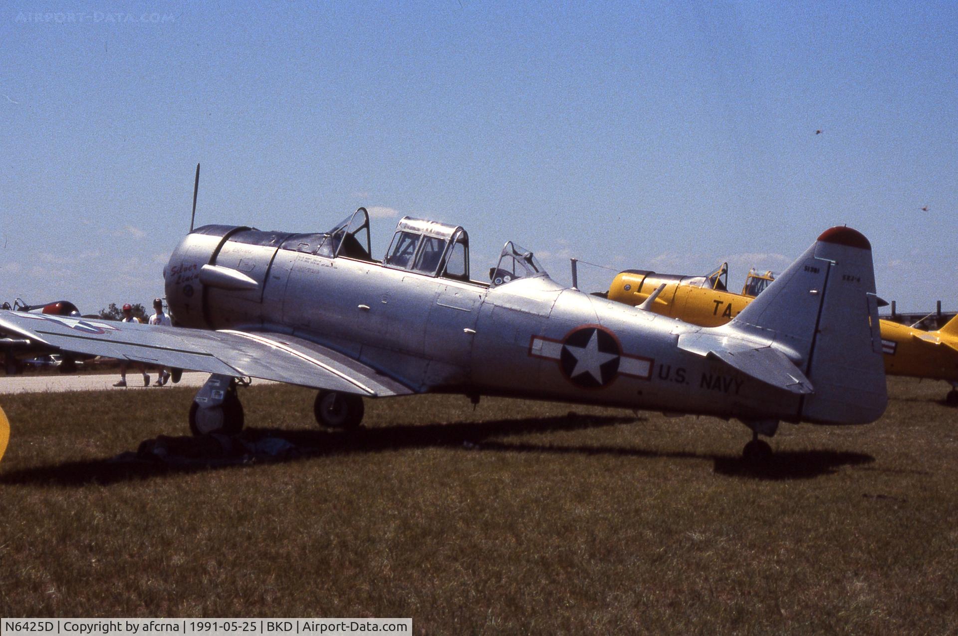 N6425D, 1943 North American SNJ-4 Texan C/N 88-13763, Breckenridge, TX, Warbird Fly-in