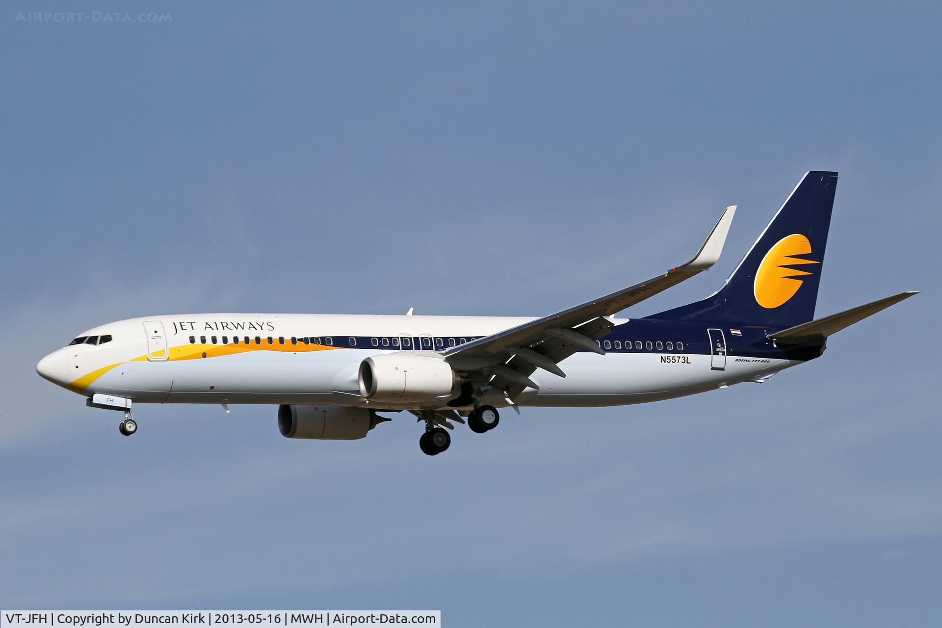VT-JFH, 2013 Boeing 737-8AL C/N 39058, On a Boeing test flight doing circuits at Grant County Airport wearing test reg N5573L