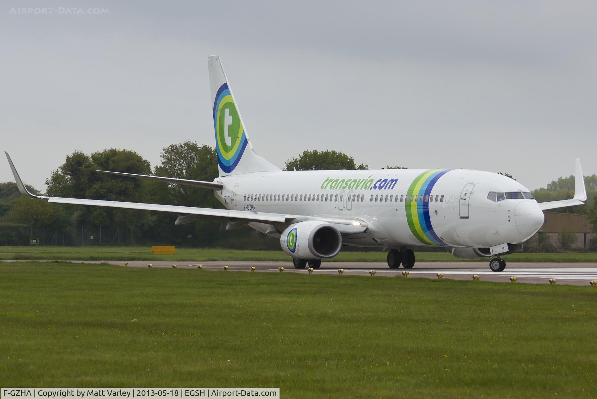 F-GZHA, 2007 Boeing 737-8GJ C/N 34901, About to depart a gloomy NWI...