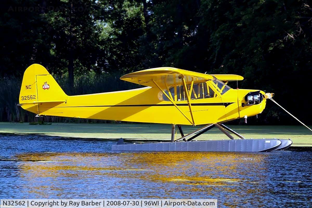 N32562, 1940 Piper J3C-65 Cub C/N 5457, N32562   Piper J-3C-65 Cub [5457] Oshkosh-Lake Winnebago Seaplane Base~N 30/07/2008