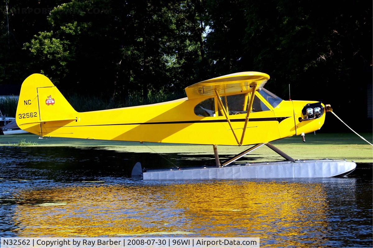 N32562, 1940 Piper J3C-65 Cub C/N 5457, N32562   Piper J-3C-65 Cub [5457] Oshkosh-Lake Winnebago Seaplane Base~N 30/07/2008