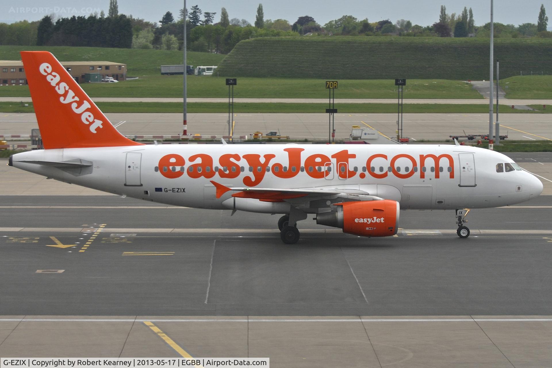 G-EZIX, 2005 Airbus A319-111 C/N 2605, Taxiing to stand