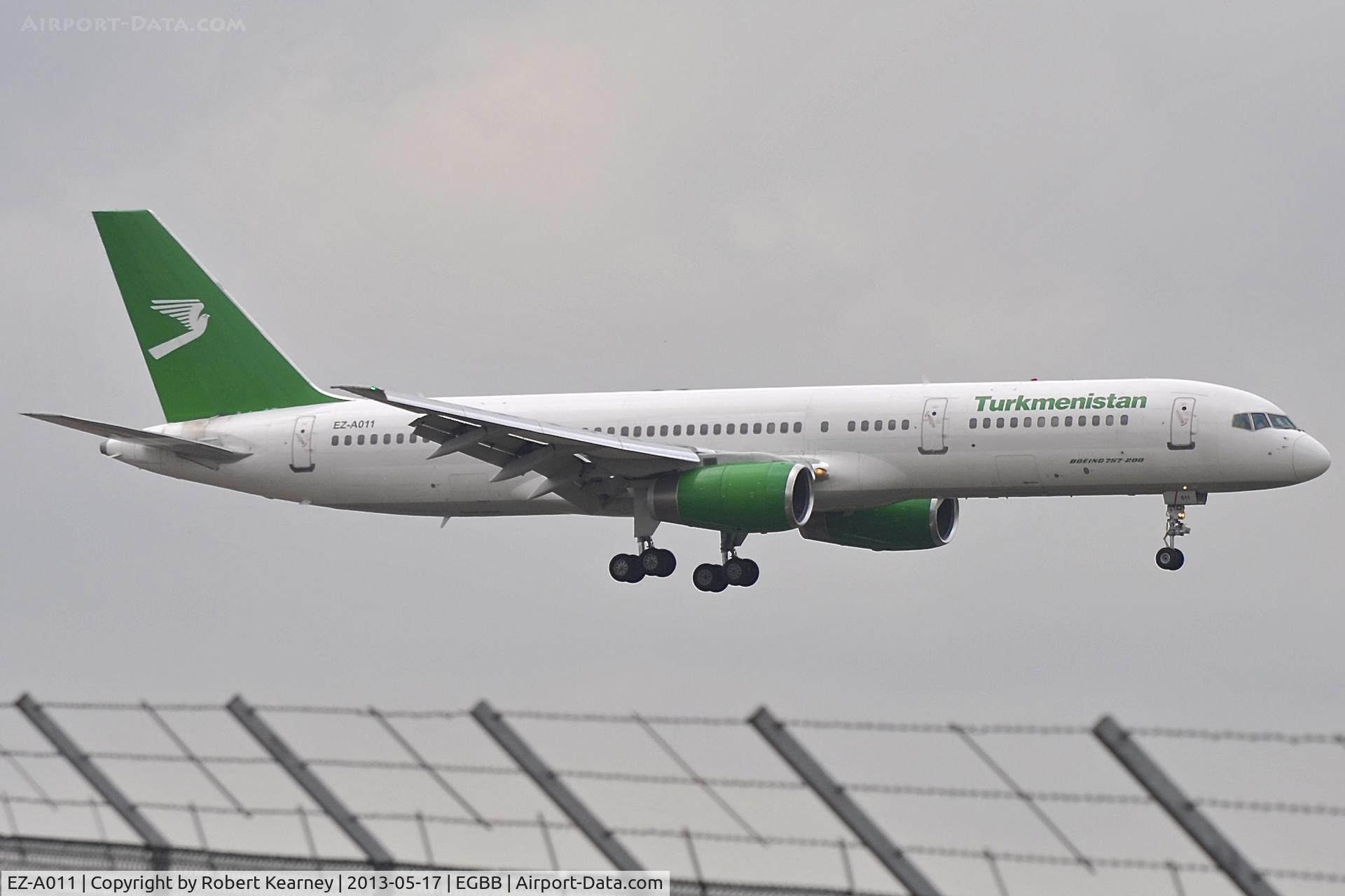 EZ-A011, 1996 Boeing 757-22K C/N 28336, On short finals for r/w 33