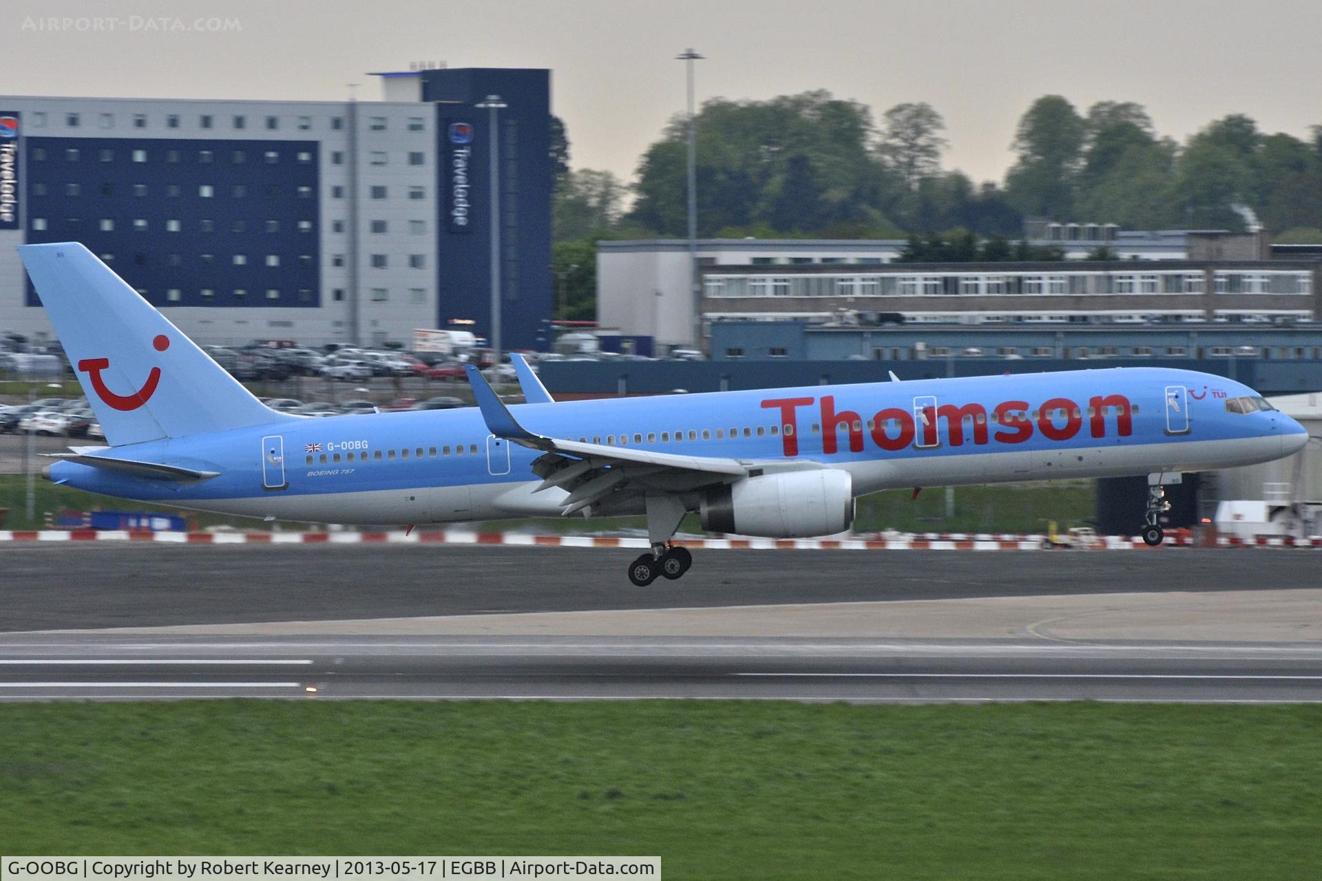 G-OOBG, 1999 Boeing 757-236 C/N 29942, Prior to touchdown on r/w 33