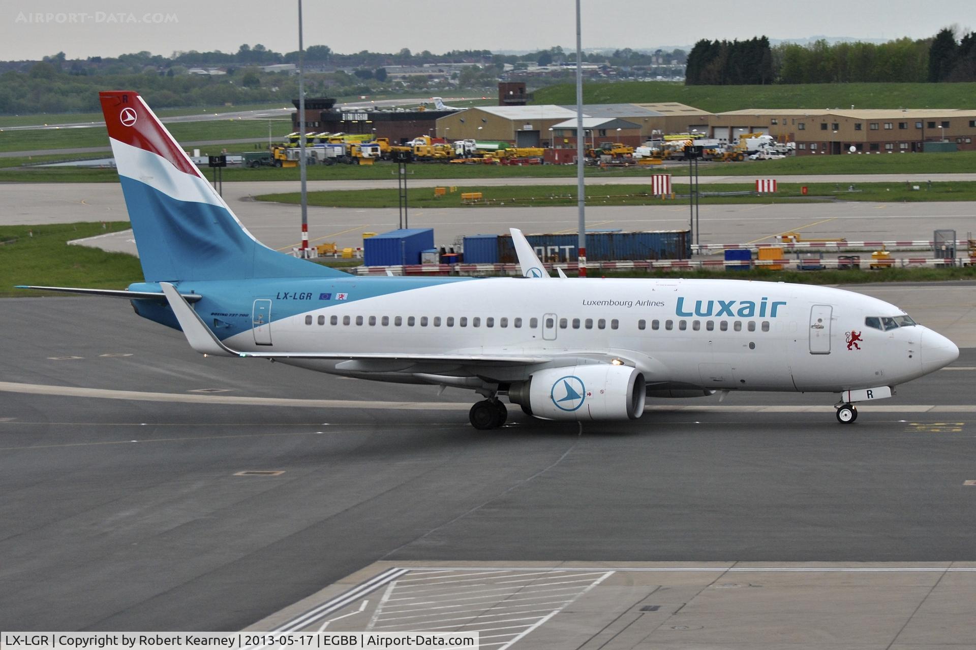 LX-LGR, 2004 Boeing 737-7C9 C/N 33803, Taxiing to stand after arrival