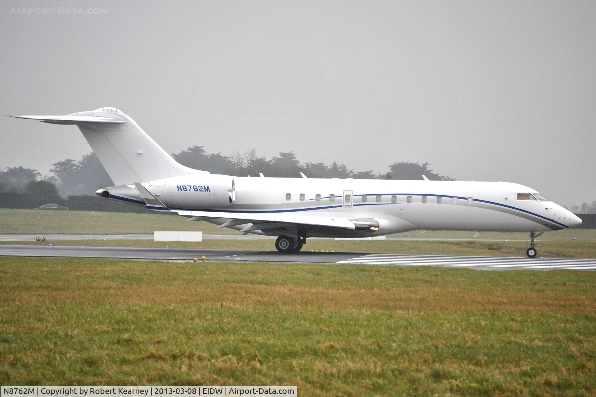 N8762M, 2002 Bombardier BD-700-1A10 Global Express C/N 9113, Lining up r/w 10