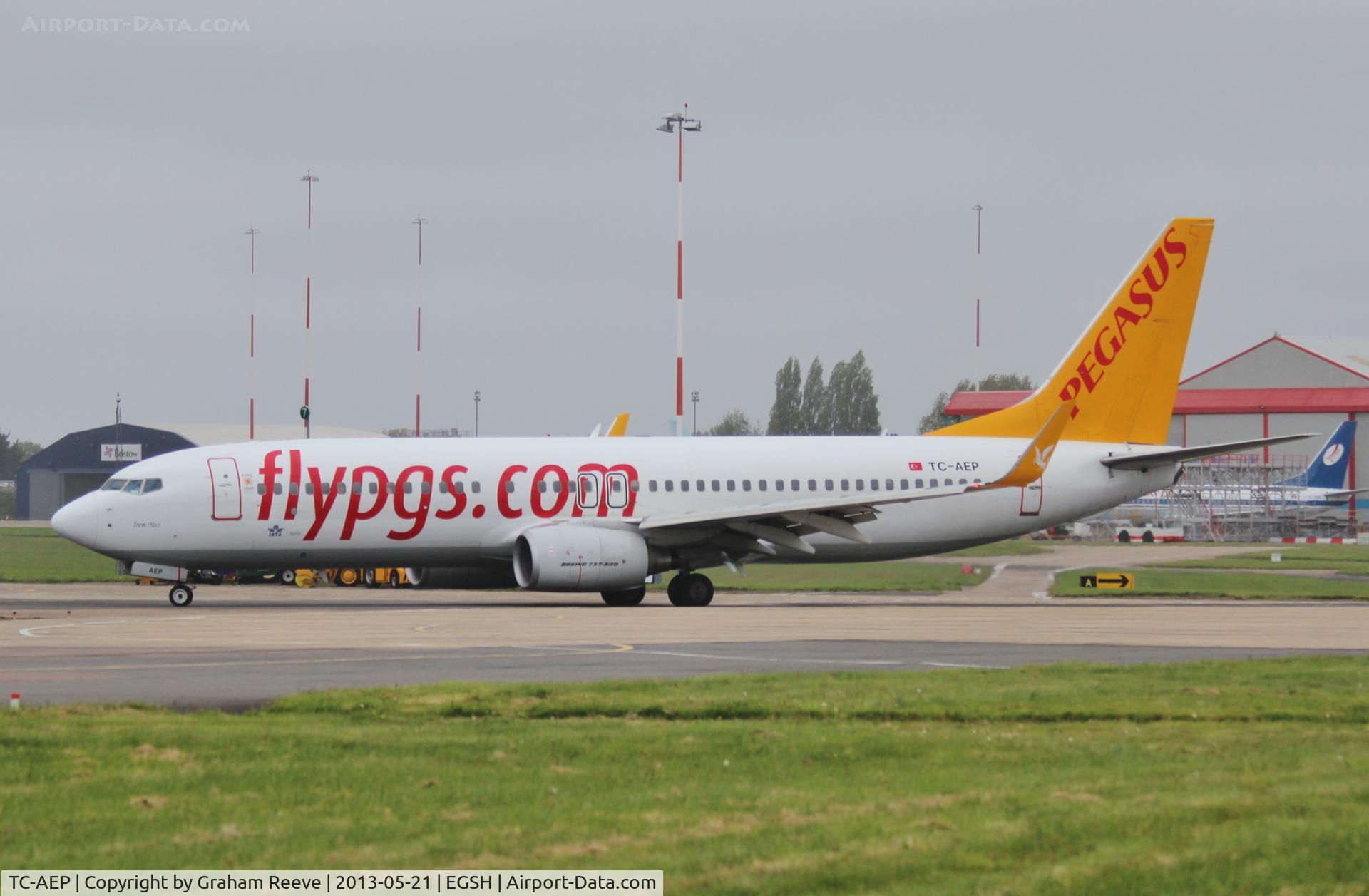 TC-AEP, 2011 Boeing 737-82R C/N 40724, About to depart.