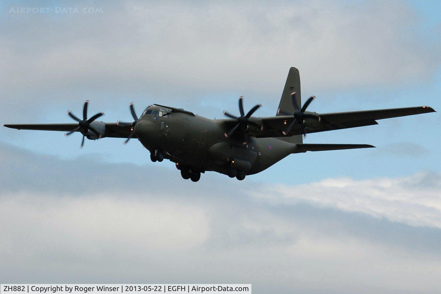 ZH882, 1999 Lockheed Martin C-130J Hercules C.5 C/N 382-5480, Practice approach/overshoot by a RAF C-130J Hercules C.5 aircraft coded 882 from the Brize Norton Transport Wing. Recently repainted in a dark green colour scheme.