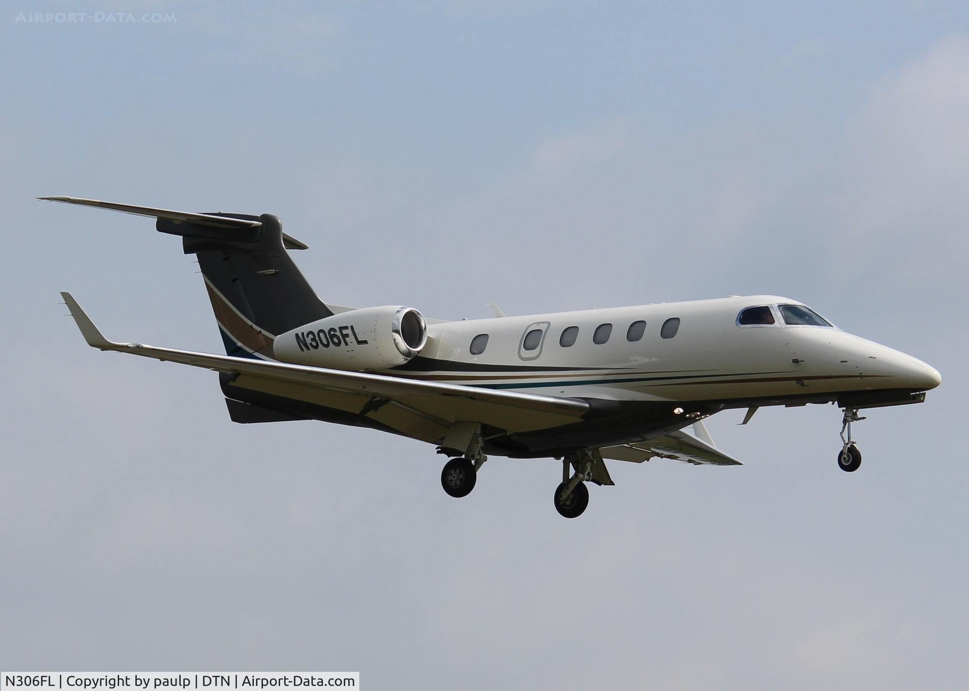 N306FL, 2010 Embraer EMB-505 Phenom 300 C/N 50500030, Landing at Downtown Shreveport.