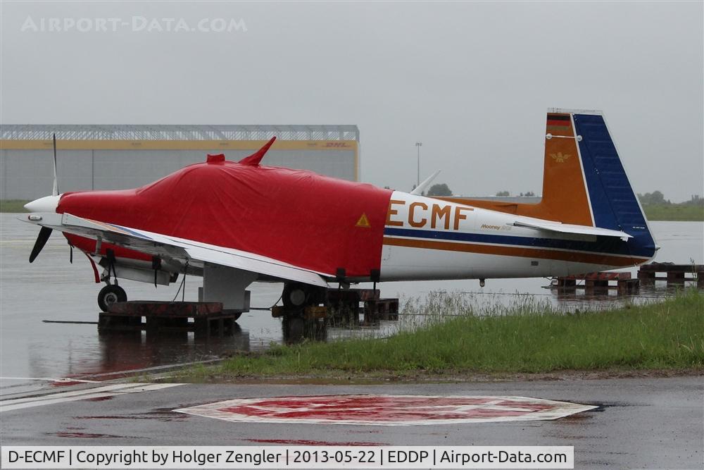 D-ECMF, Mooney M20J 201 C/N 24-1011, Seems that little boy is using younger brothers red shirt....