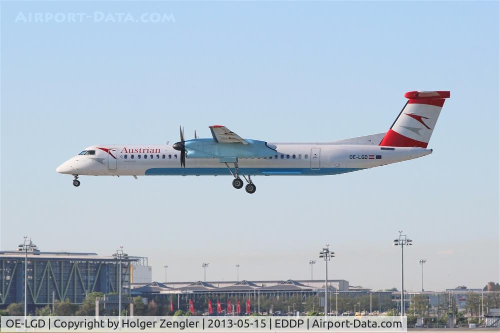 OE-LGD, 2000 De Havilland Canada DHC-8-402Q Dash 8 C/N 4027, Morning shuttle from VIE on very final....