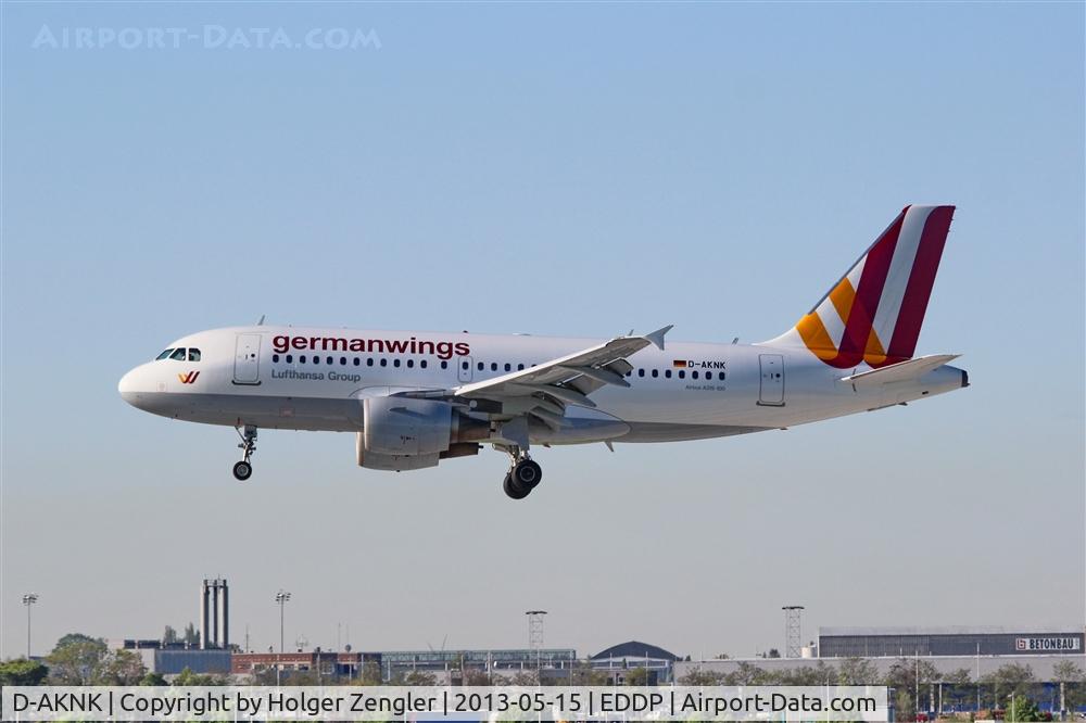 D-AKNK, 1999 Airbus A319-112 C/N 1077, STR shuttle on final for rwy 08L....