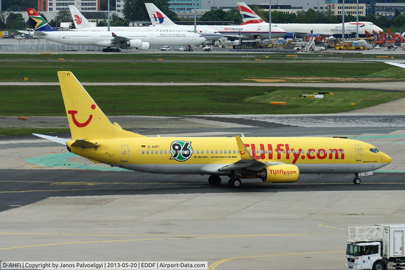 D-AHFI, 1999 Boeing 737-8K5 C/N 27984, TUIfly Boeing B737-8K5 Hanover 96 soccer club sticker taxi in EDDF/FRA