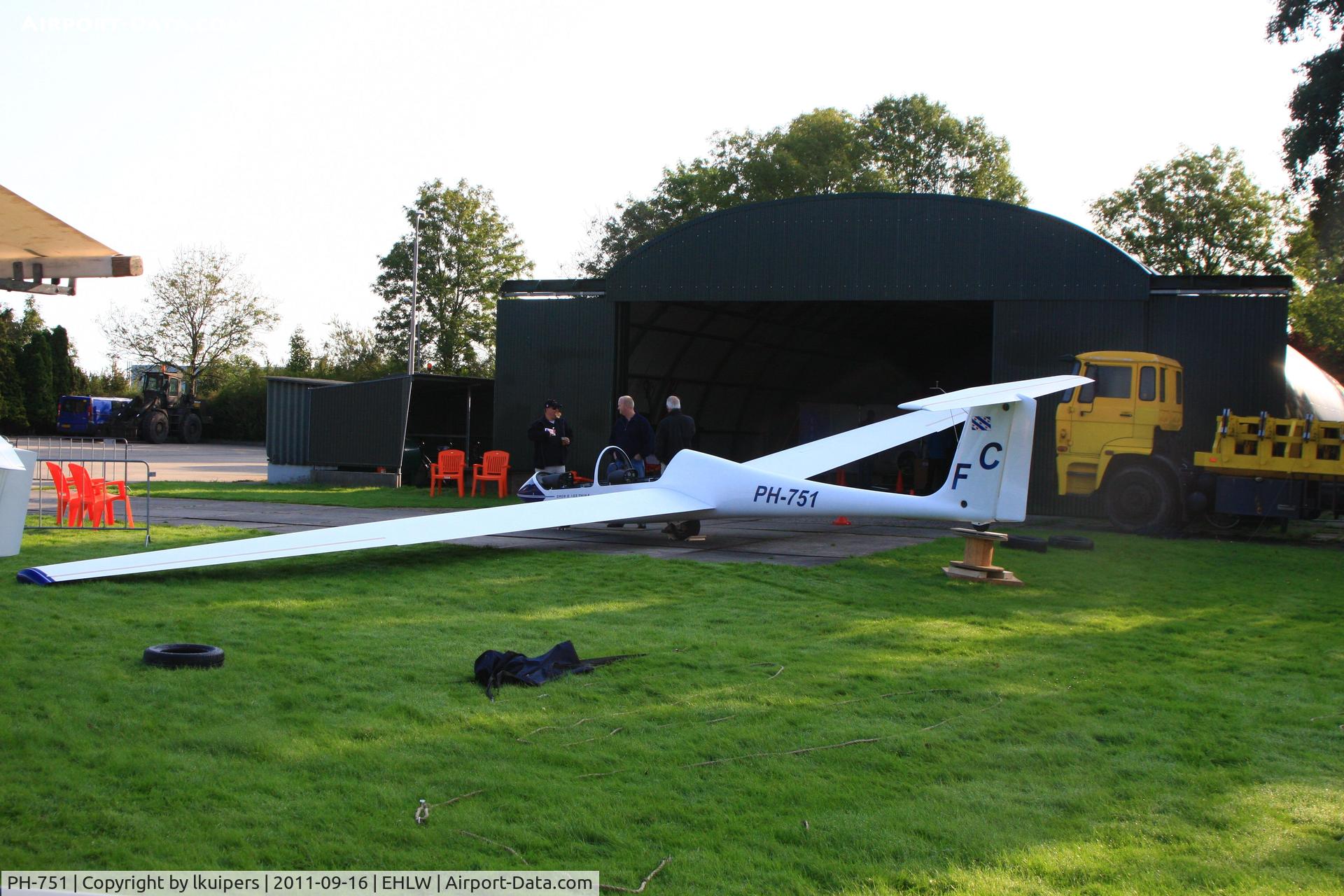 PH-751, Grob G-103A C/N 33941-K-174, This Grob G103A Twin Astir was at the Open Day of the Royal Netherlands Air Force in 2011