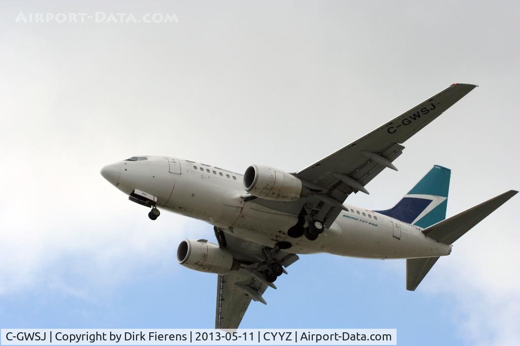C-GWSJ, 2006 Boeing 737-6CT C/N 34621, Approaching Toronto rwy.
