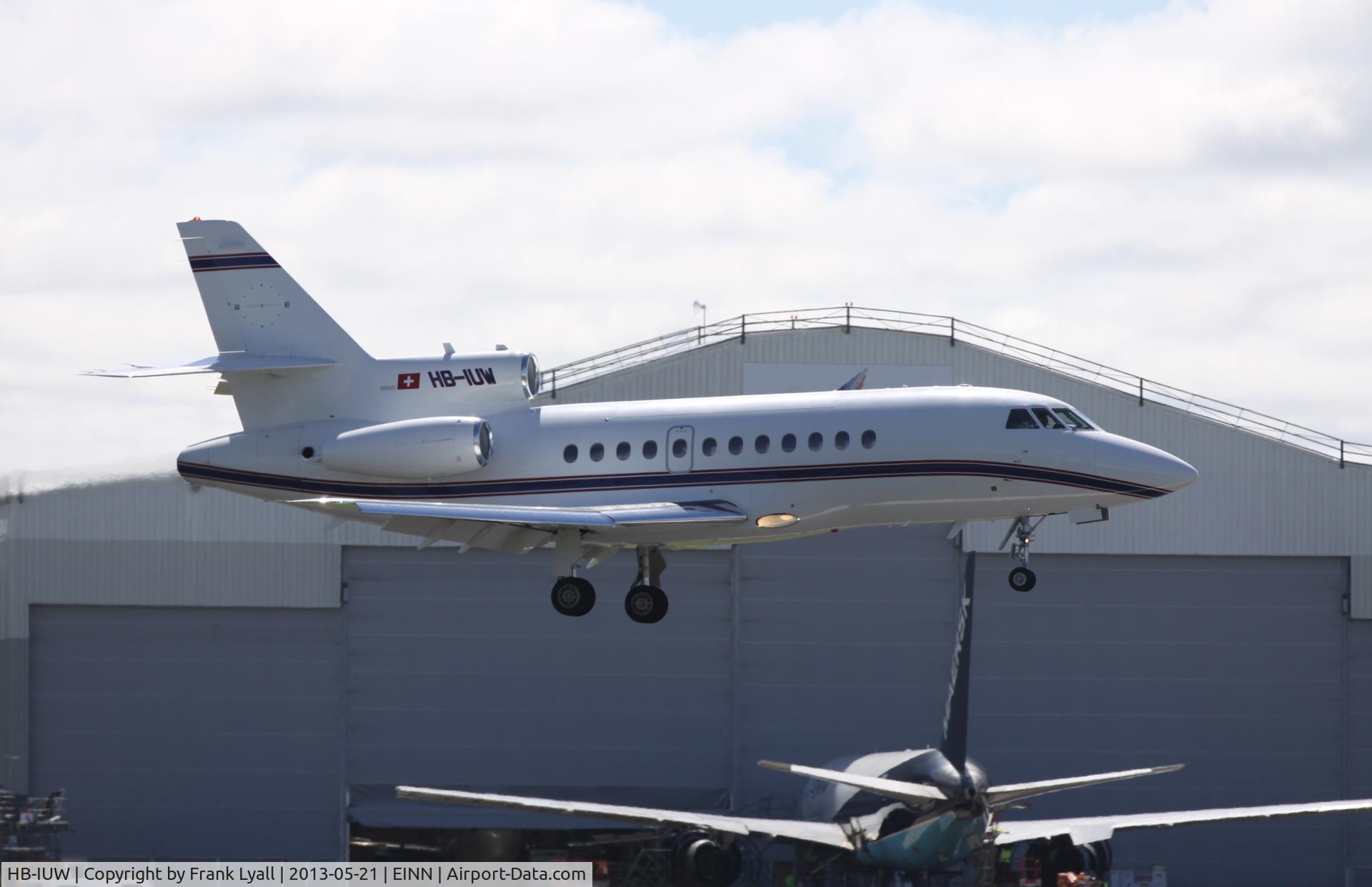 HB-IUW, 1995 Dassault Falcon 900B C/N 150, HB.IUW about to touch down on runway 24 at Shannon, for a short stop over.